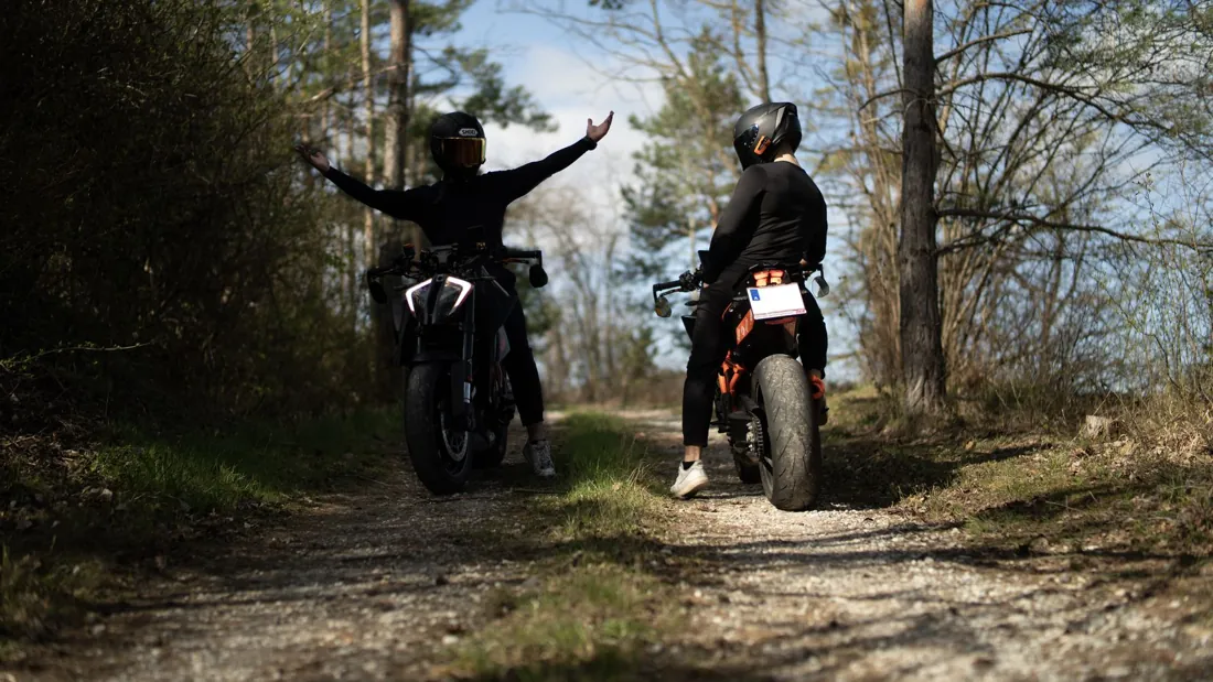 Tobi and Hashim, founders of Nackabatzi, with their motorcycles in Vienna